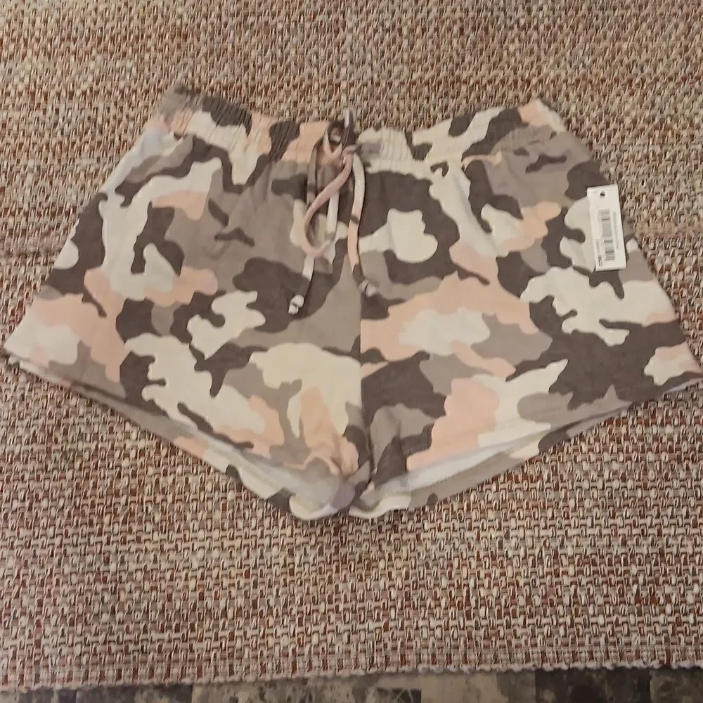 New Wild Meadows French Terry Jogger Shorts‎ Pink Camo Small New With Tags